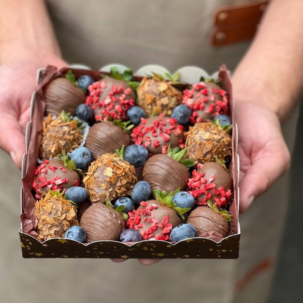 Клубника в шоколаде коробочка 12-16 штук 🍓🤎 — фото 6
