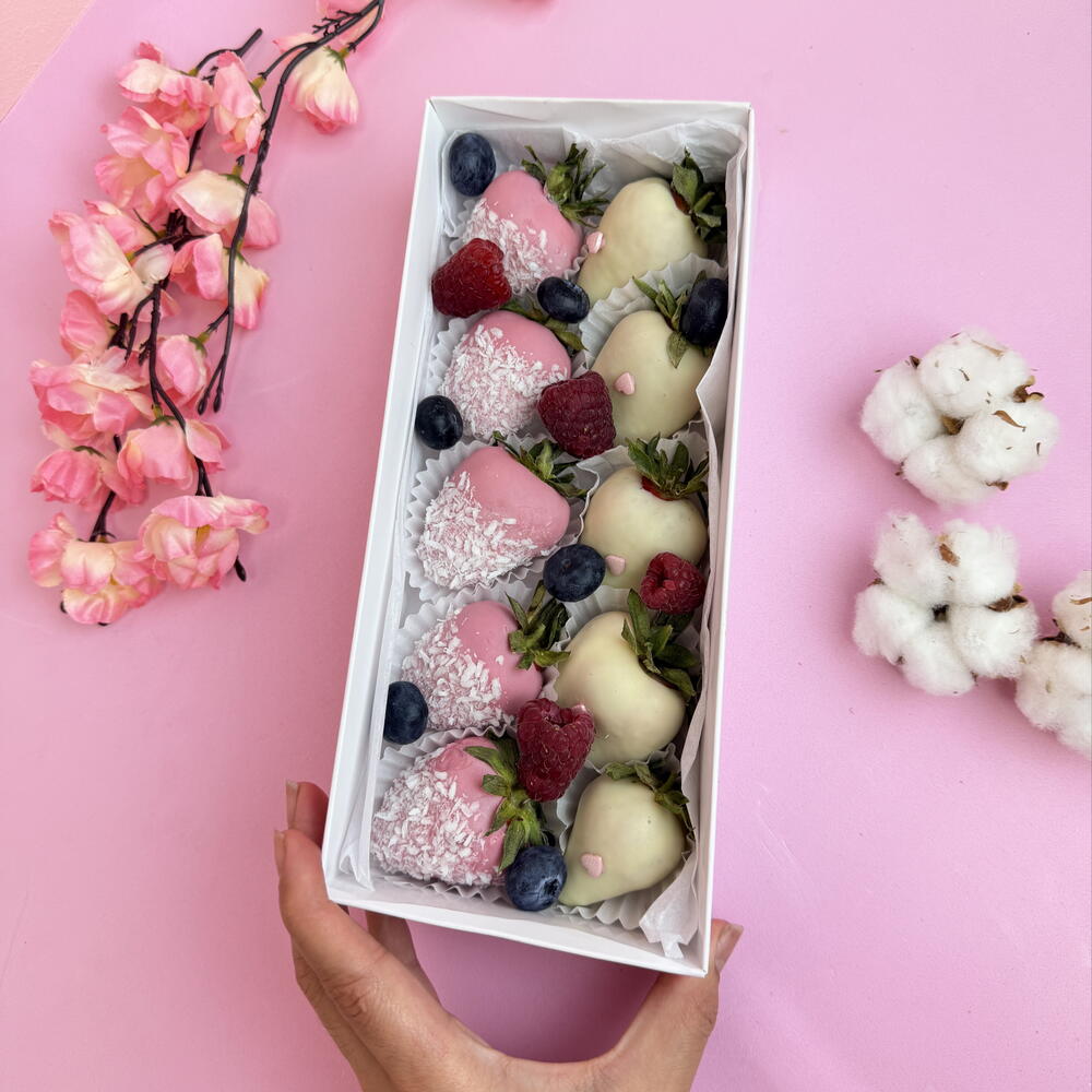 «Клубника в шоколаде с кокосом, малиной и голубикой (10 шт.)» 🍓🍫🥥🫐🍇 — фото 2