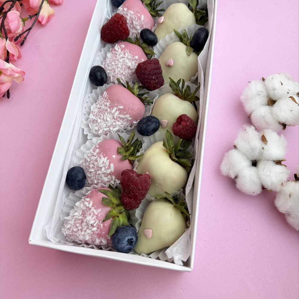 «Клубника в шоколаде с кокосом, малиной и голубикой (10 шт.)» 🍓🍫🥥🫐🍇 — фото 4