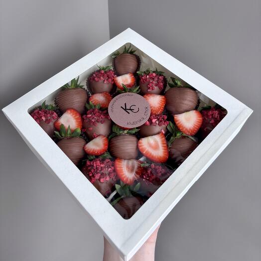 КЛУБНИКА В ШОКОЛАДЕ 🍓 (16 ягод ) малиновый раф — фото 1