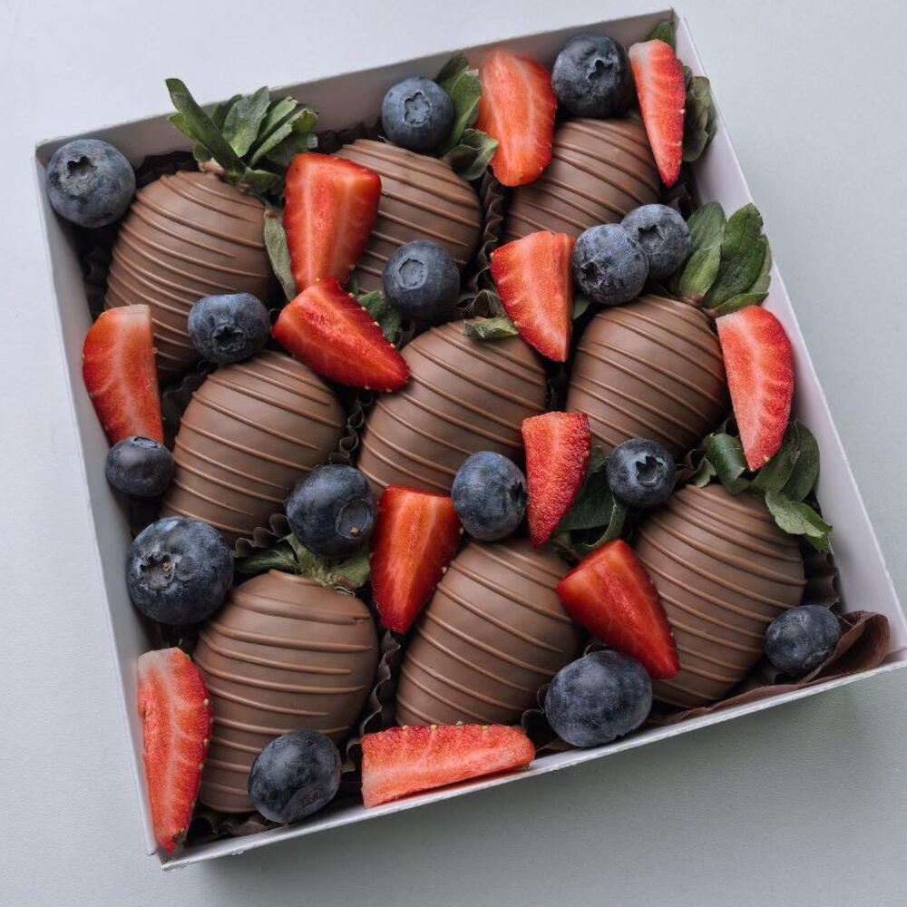 Клубника в шоколаде CLASSIC PREMIUM BERRY, CALLEBAUT(9-16 ягод) — фото 2
