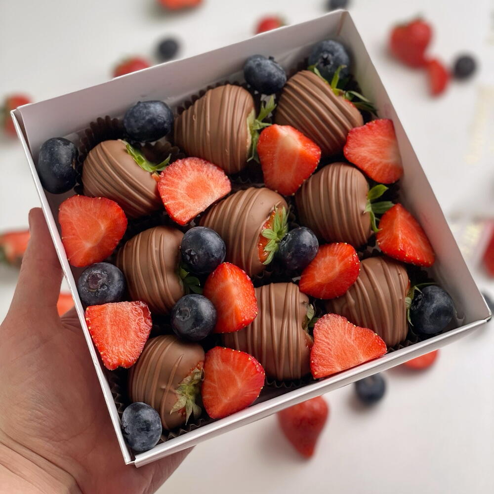 Клубника в шоколаде CLASSIC PREMIUM BERRY, CALLEBAUT(9-16 ягод) — фото 4