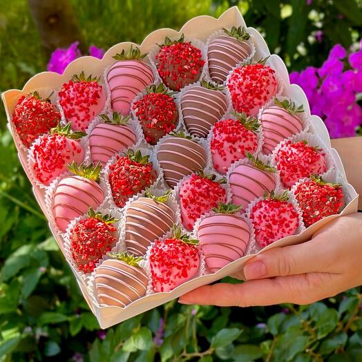 Клубника в шоколаде "Pretty Berry" - M (20-36 ягод)