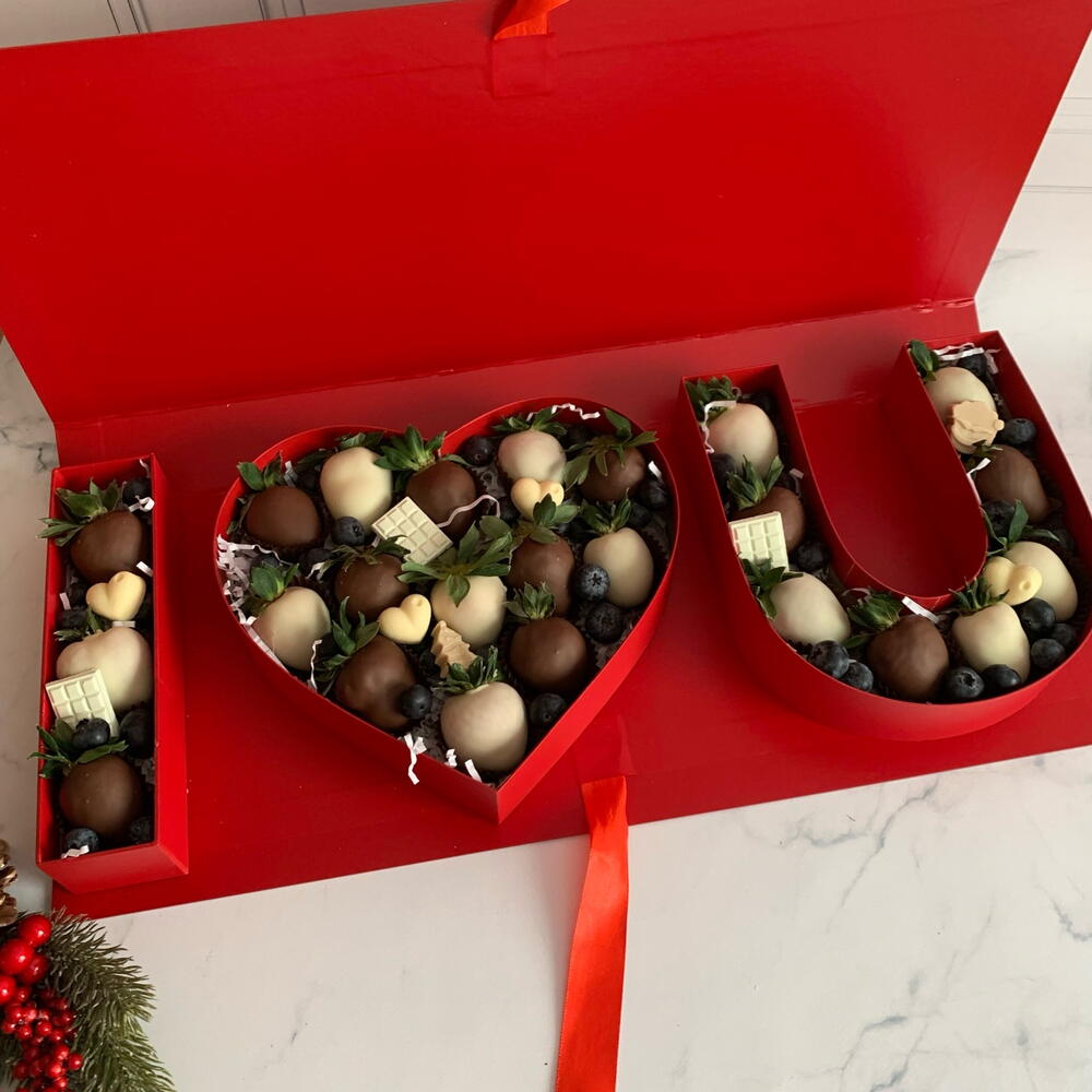Premium клубника 24 шт в коробке I love you ко дню всех влюбленных — фото 2