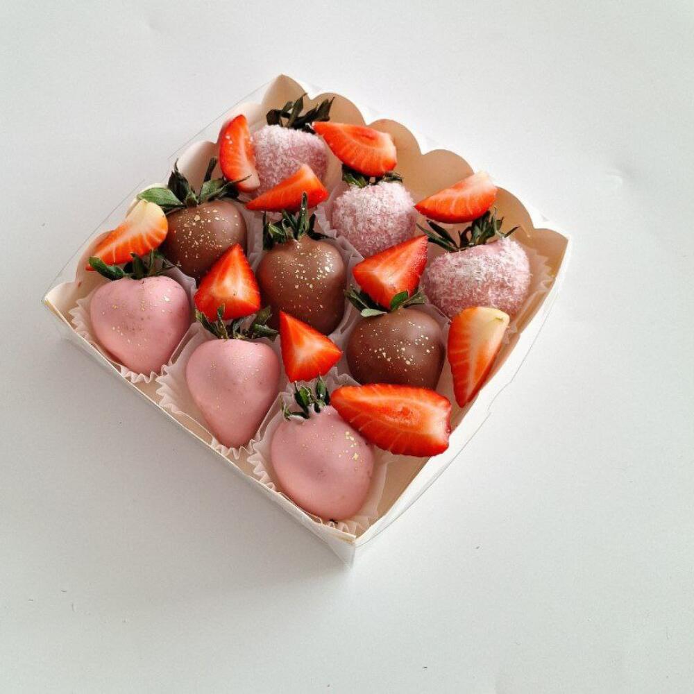 Дофаминовая клубника в шоколаде 9 штук с кусочками клубники подарок девушке — фото 6