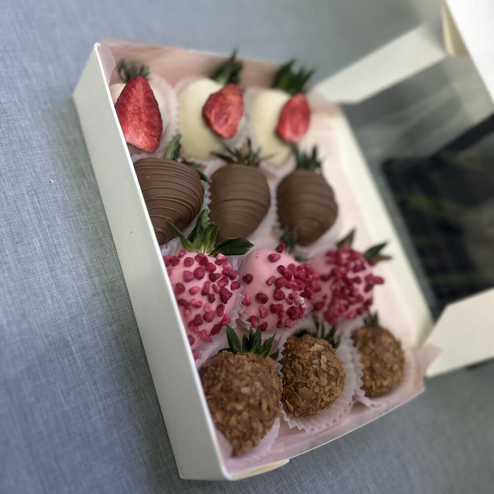 Клубника в шоколаде 12 шт Вкуснятина на 8 марта — фото 2