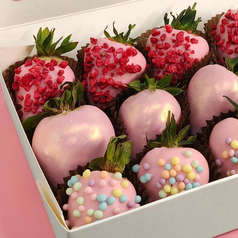 Клубника в белом шоколаде Callebaut, подарочная коробка 15 ягод | подарок девушке| маме | сестре | в день рождения | праздник — фото 4