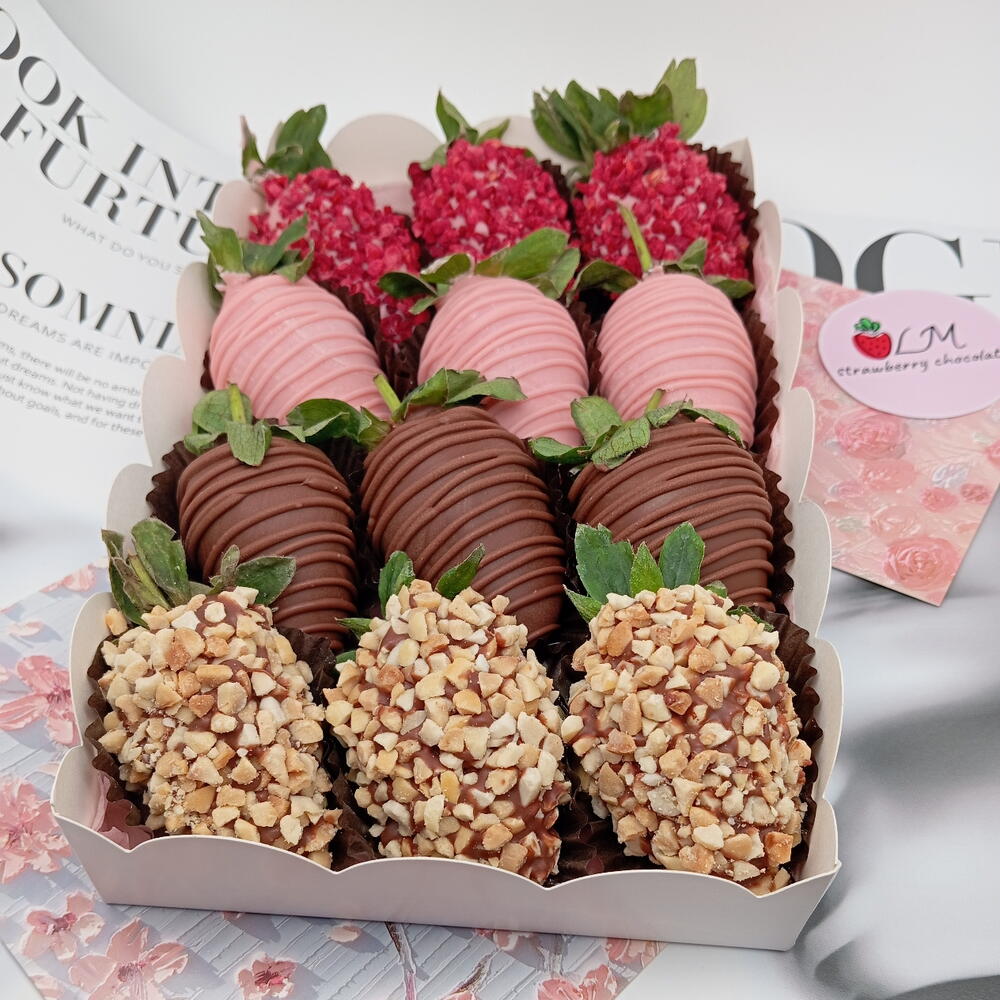 Набор из клубники в шоколаде "Yummy" (12 штук) — фото 3