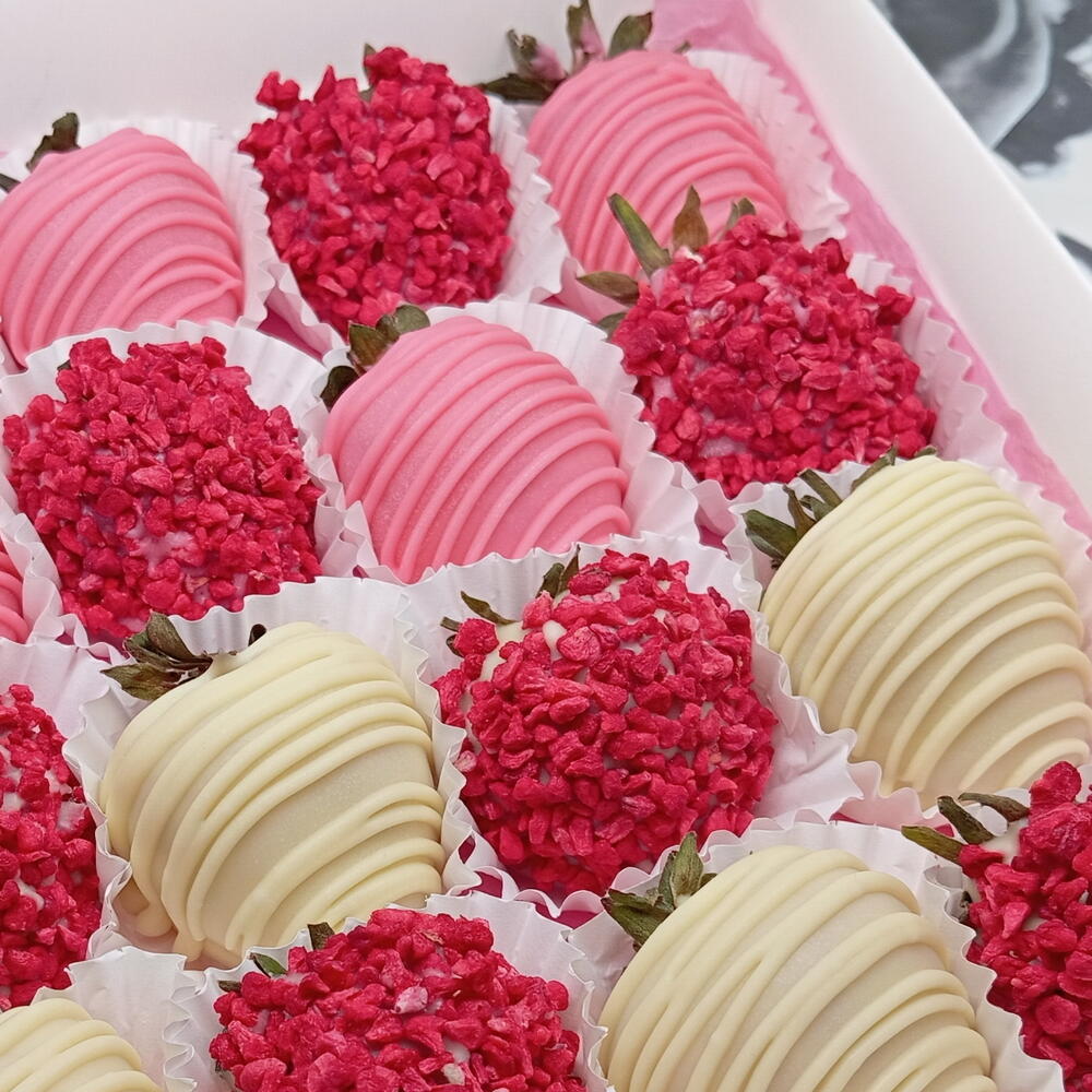 Набор из клубники в шоколаде "Berry Kiss" (20 штук) — фото 2