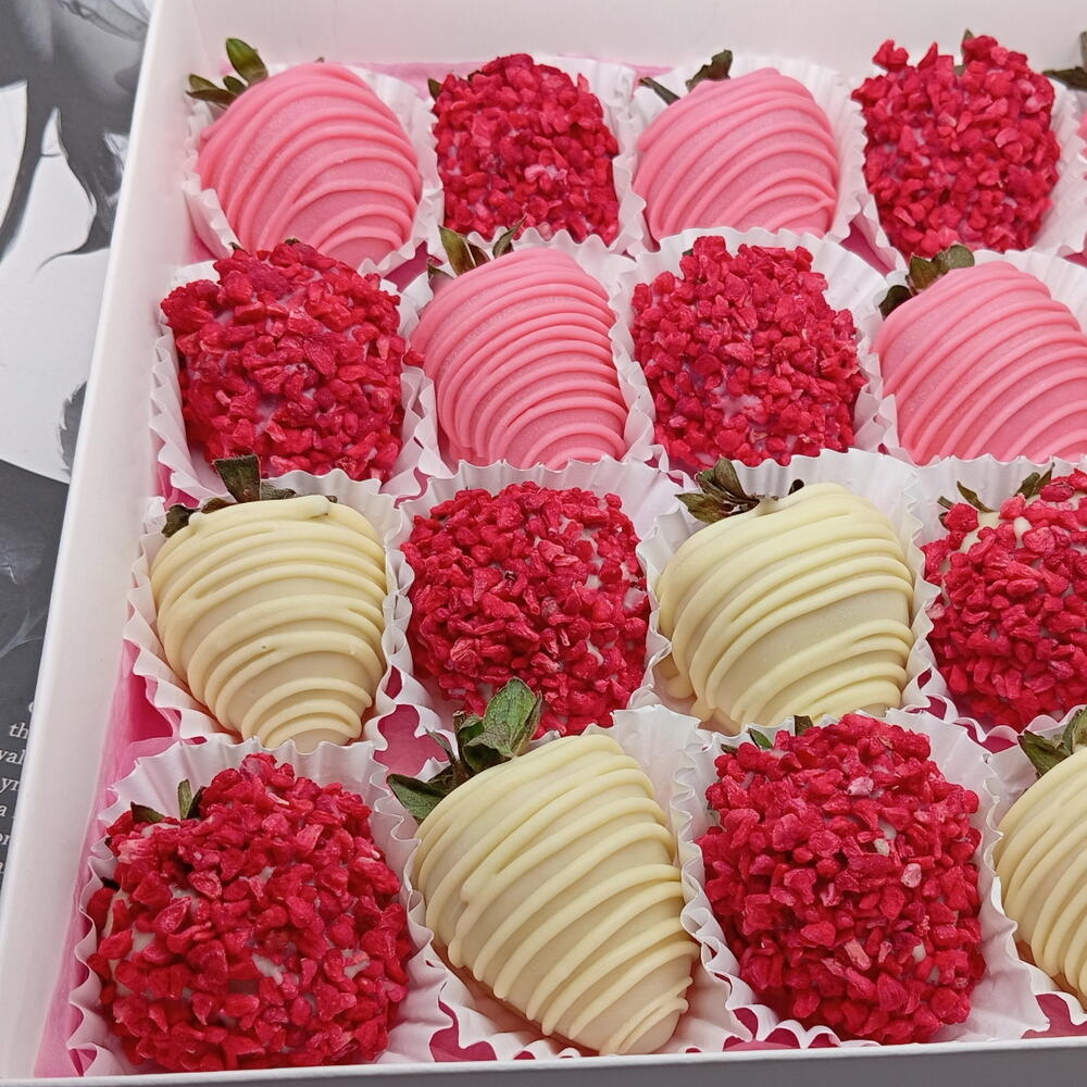 Набор из клубники в шоколаде "Berry Kiss" (20 штук) — фото 4