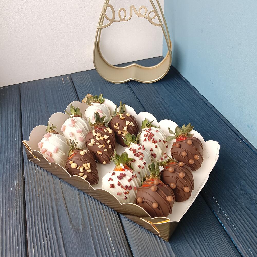 Клубника в шоколаде ассорти 4 вкуса 330 грамм — фото 4