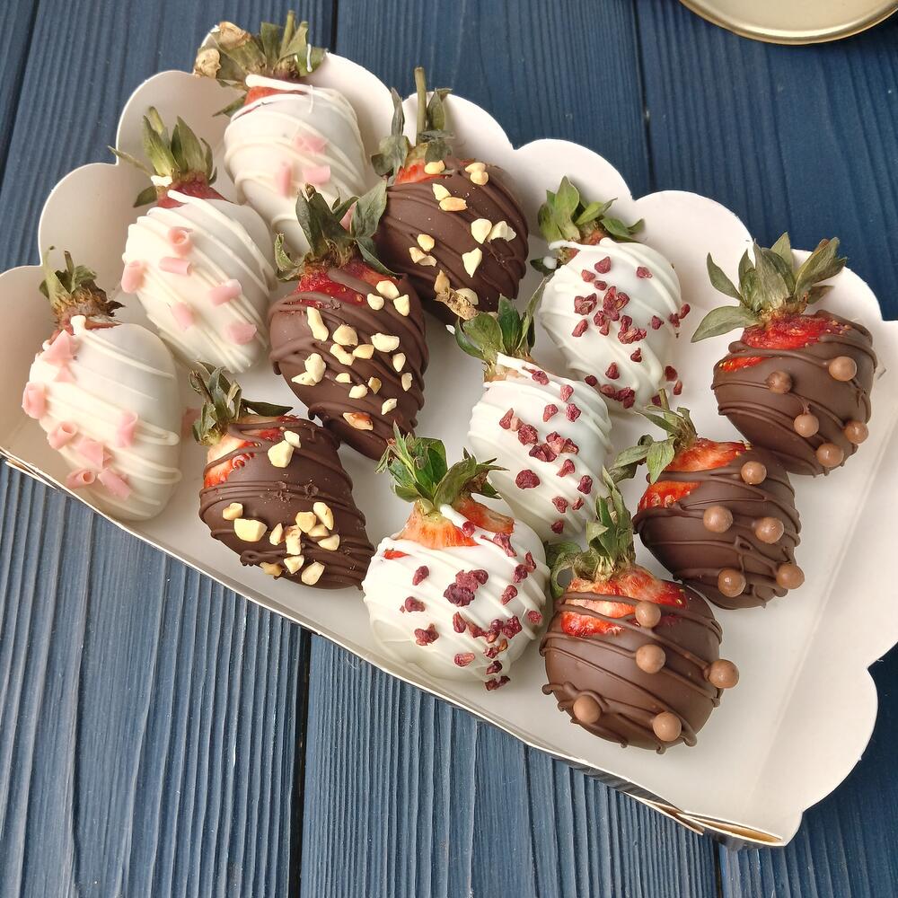 Клубника в шоколаде ассорти 4 вкуса 330 грамм — фото 7
