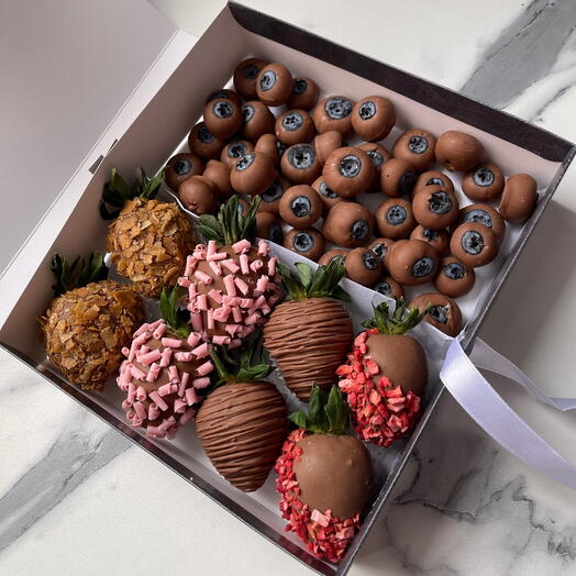 Клубника и голубика в бельгийском шоколаде Callebaut — фото 1