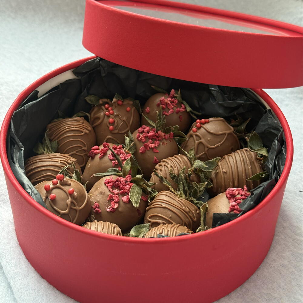 Клубника в шоколаде «Классика»+ Подарок Vivienne Sabo румяна Macaron — фото 9