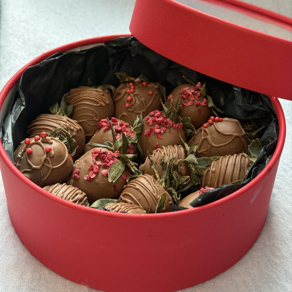 Клубника в шоколаде «Классика»+ Подарок Vivienne Sabo румяна Macaron — фото 6