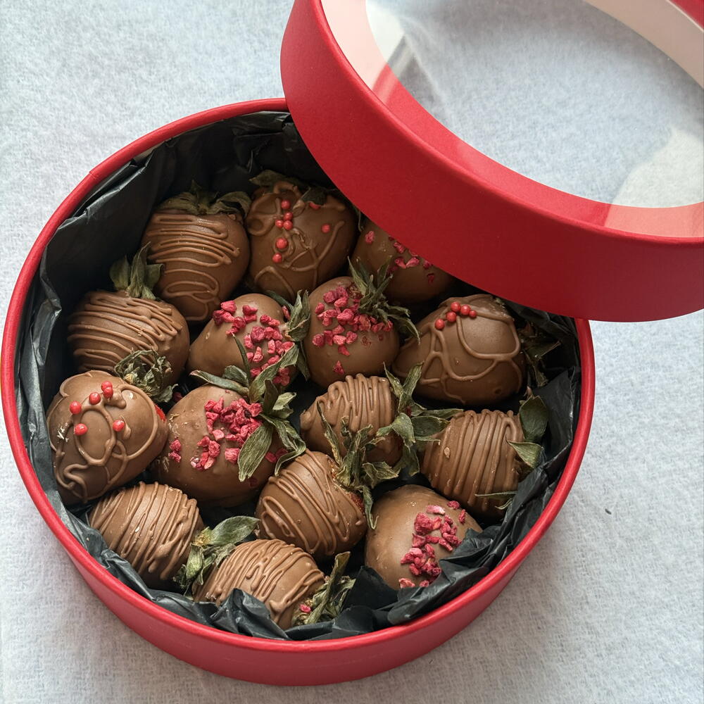 Клубника в шоколаде «Классика»+ Подарок Vivienne Sabo румяна Macaron — фото 5