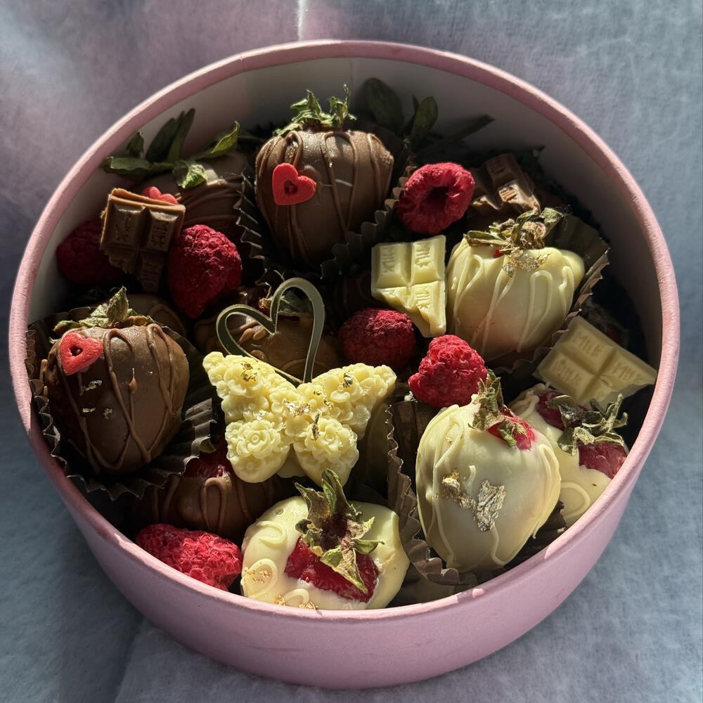 Клубника в шоколаде « Люблю Тебя»+ подарок Vivienne Sabo румяна Macaron — фото 7