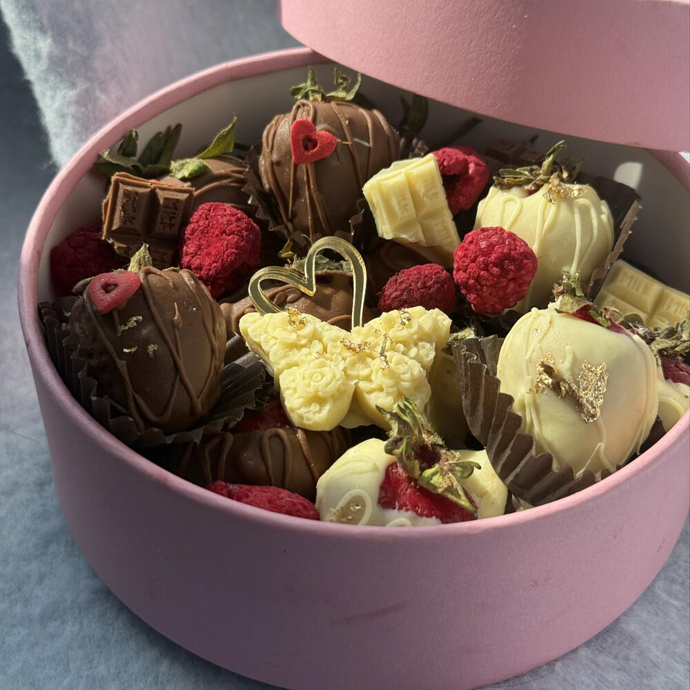 Клубника в шоколаде « Люблю Тебя»+ подарок Vivienne Sabo румяна Macaron — фото 9