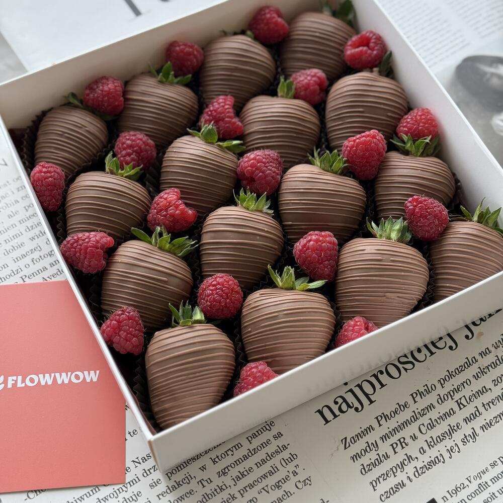 Клубника в молочном шоколаде 🍓и малина/набор 16 шт/ маме/жене/любимой/подруге — фото 2