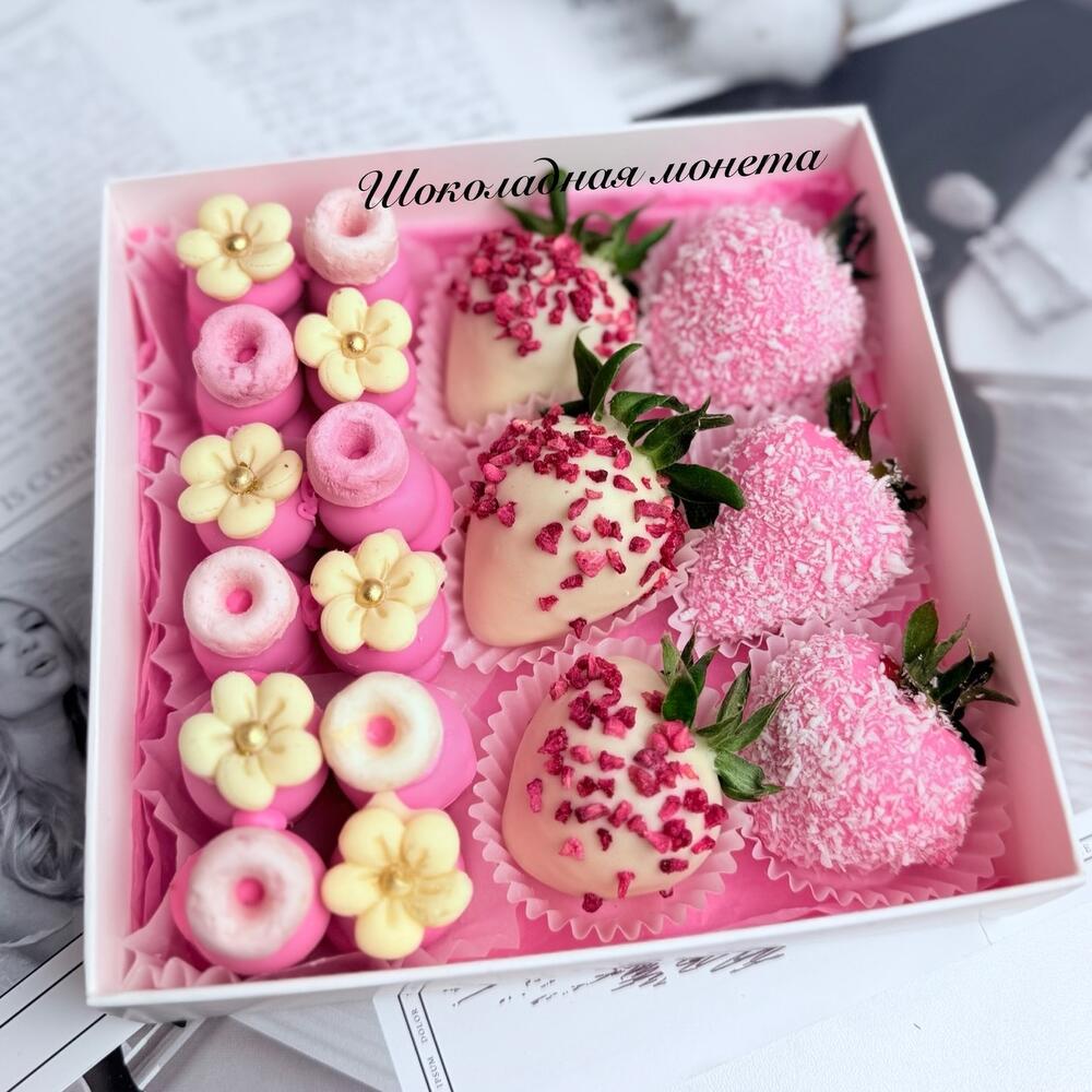 Набор клубника 🍓 в шоколаде 🍫и мини тортив из голубики 🫐в шоколаде 🍫 — фото 3