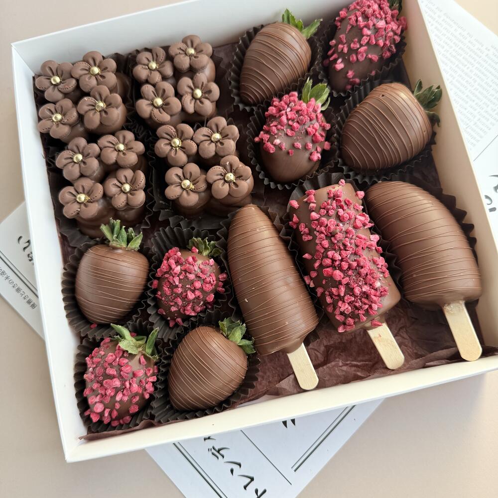 Набор комбо клубника, голубика и бананы в шоколаде 🍓🫐🍌🍫 — фото 2
