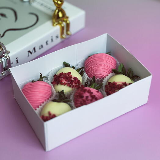 Клубника в шоколаде с добавлением сублимированной малины — фото 1