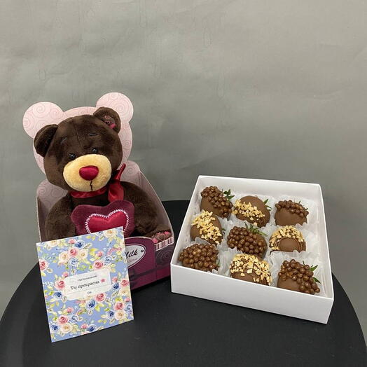 Подарочный набор клубники в шоколаде с Choco мишкой — фото 1