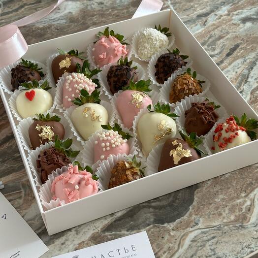 Большая коробка клубничек 20 штук 🍓 — фото 1