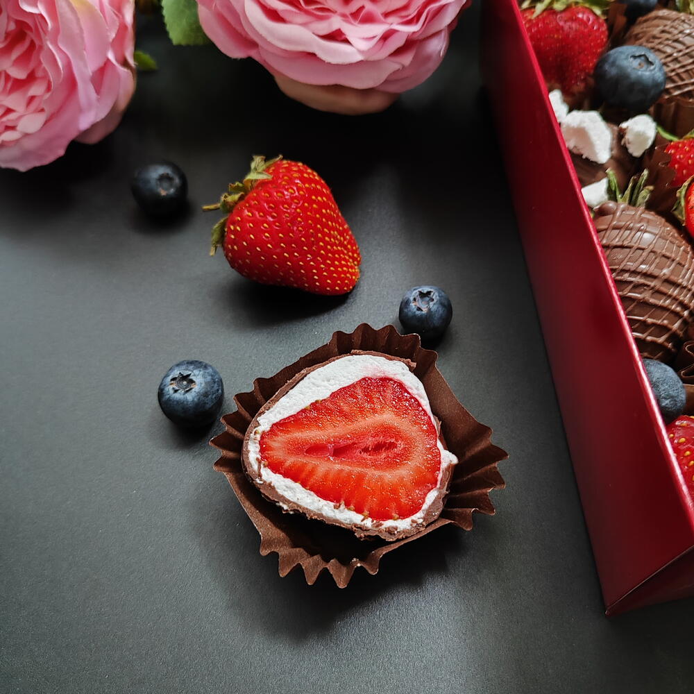 BerryLux — клубника в маршмеллоу и молочном шоколаде 21 ягода — фото 8