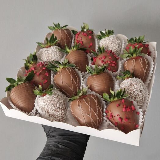 Клубника в шоколаде 🍫 16-20шт Страстный поцелуй — фото 1