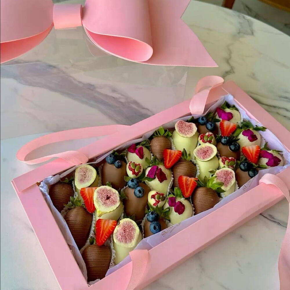 Коробка бант клубника в шоколаде callebaut — фото 2