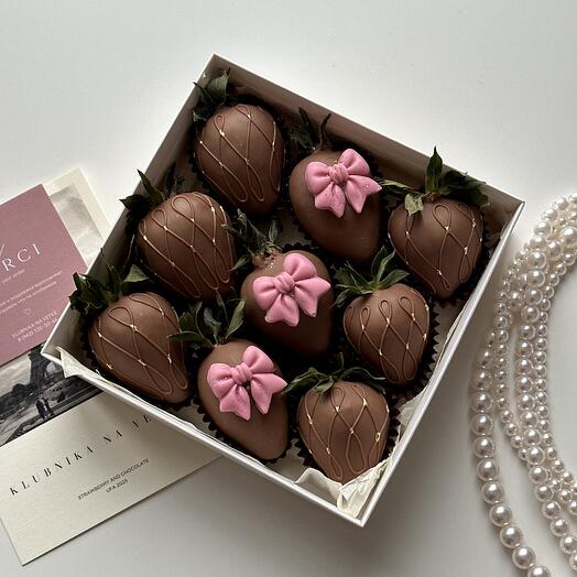 «Клубничное ожерелье» в бельгийском шоколадом шоколаде Callebaut PREMIUM — фото 1